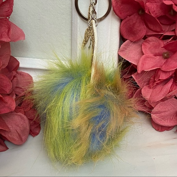Fluffy Golden Unicorn Pom Pom Keychain Charm - Picture 9 of 12